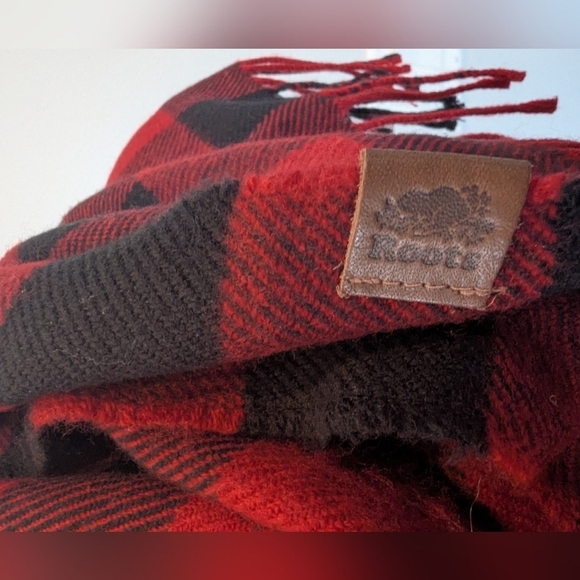 Roots Scarf red & black plaid with leather brand tag O/S gender free - Picture 4 of 12